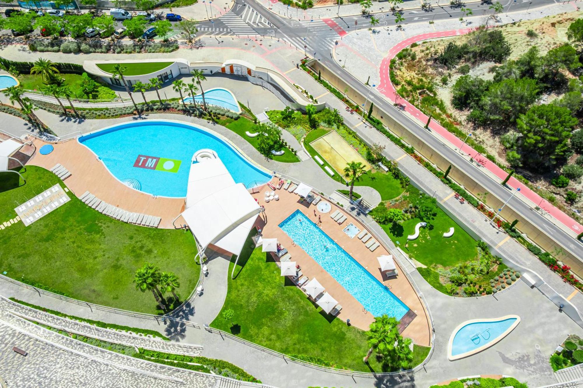 Sunset Waves 18-35 Poniente Beach Resort Benidorm Exterior photo