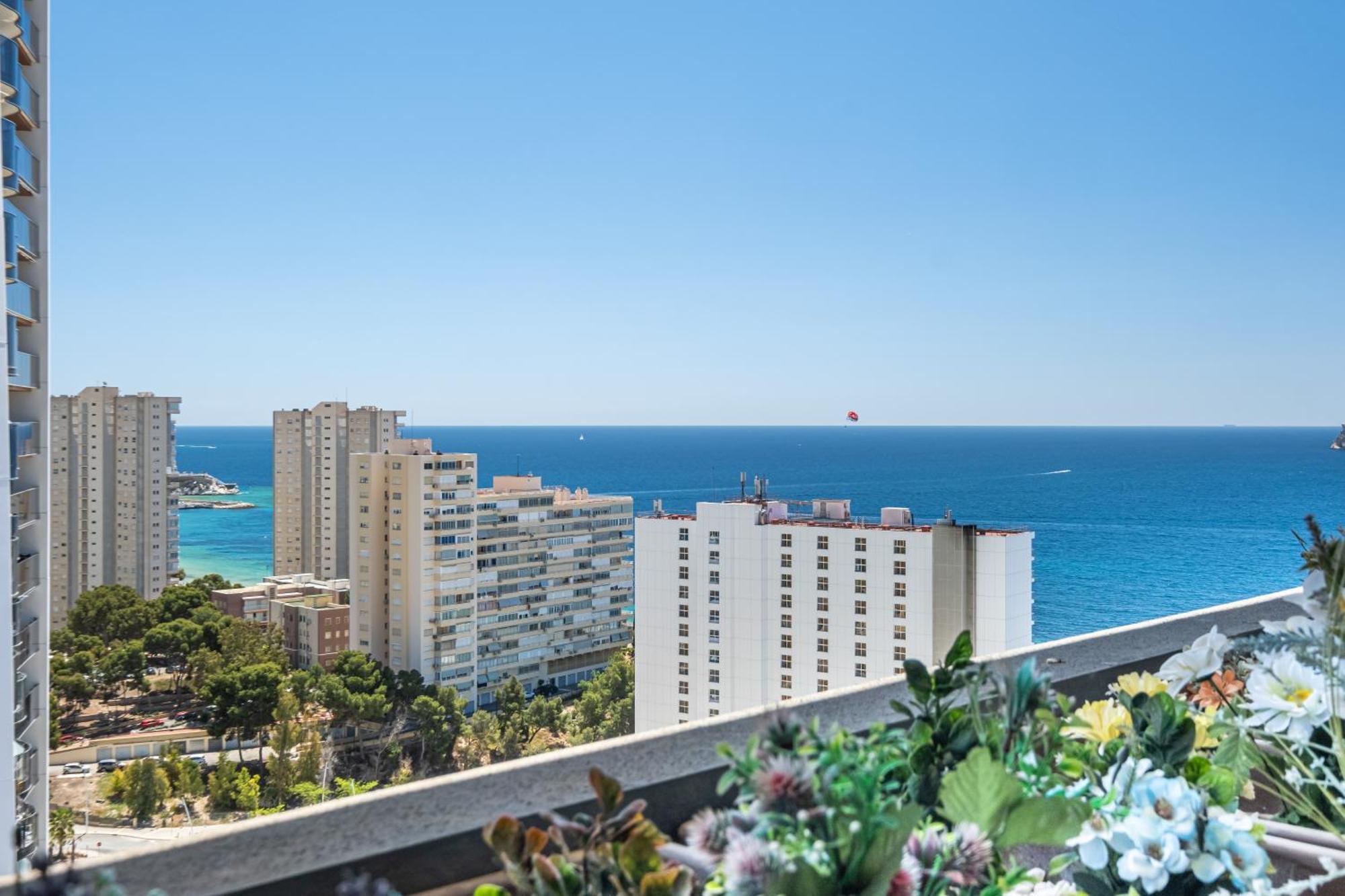 Sunset Waves 18-35 Poniente Beach Resort Benidorm Exterior photo
