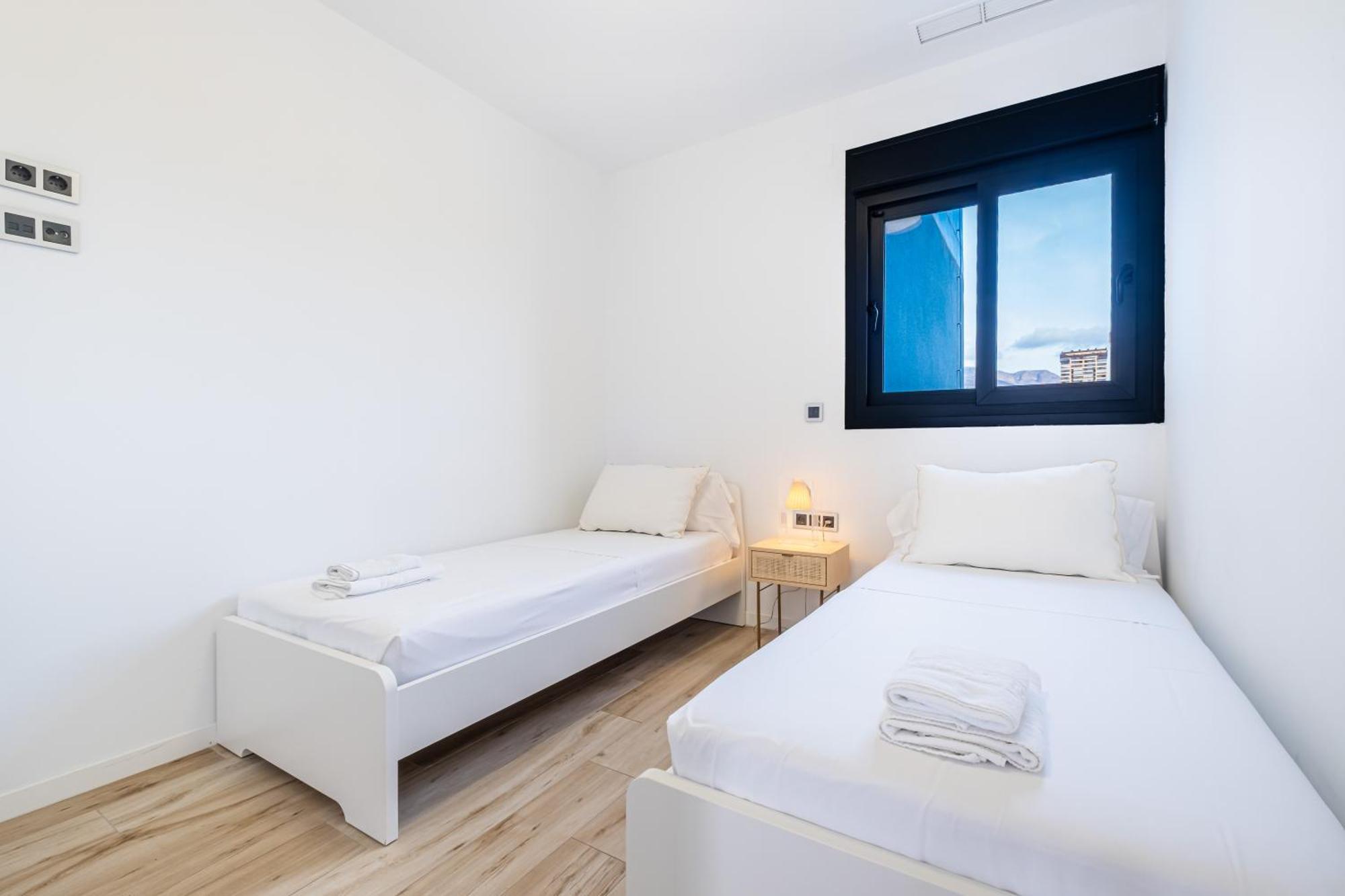 Sunset Waves 18-35 Poniente Beach Resort Benidorm Exterior photo